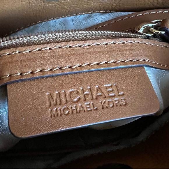 NEW! Michael Kors Hamilton Ivory Monogram Padlock Logo Satchel - Picture 12 of 13